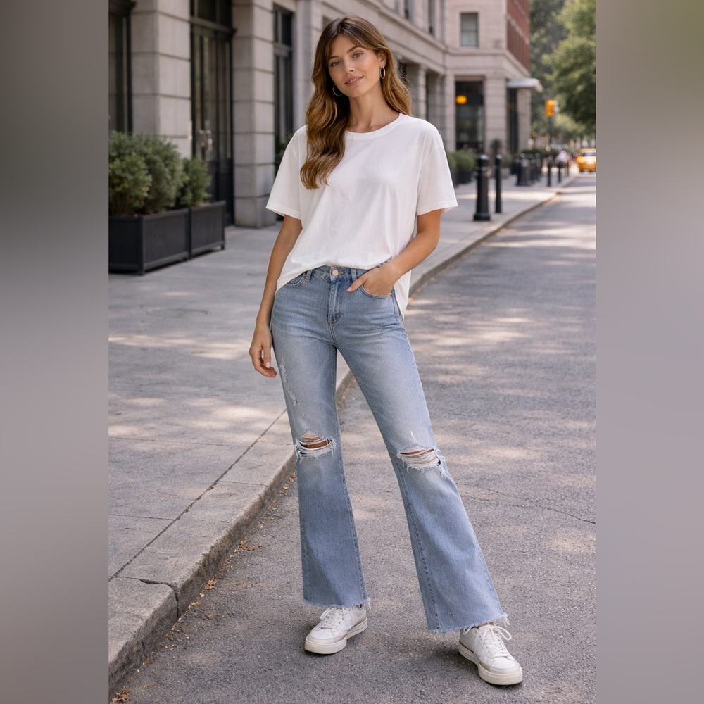 Joe's Jeans Light Blue Distressed Wide-Leg Jeans. Made in Mexico
A6